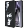 Czarne etui na telefon z nadrukiem postaci w okularach przeciwsłonecznych i napisem "KARL LAGERFELD" na dole. Obok etui widoczny jest fragment telefonu z wyświetlaczem pokazującym abstrakcyjny wzór.