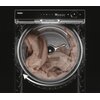 Pralka Haier z widocznym bębnem, w którym znajduje się beżowa tkanina. Na panelu sterowania widoczny jest napis: "Haier", a poniżej "ULTRA REVERSE DRUM".