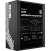 Czarny zasilacz z widocznym logo "GIGABYTE" oraz napisem "ULTRA DURABLE" i "80 PLUS PLATINUM". Na etykiecie znajdują się szczegółowe specyfikacje techniczne, w tym model "UD1600PM PG5 AI TOP" oraz informacje o napięciu i mocy.