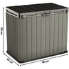 Zielony schowek ogrodowy z pionowymi panelami i czarnym, płaskim dachem, o wymiarach 120 cm wysokości, 141 cm szerokości i 82 cm głębokości. Na zdjęciu widoczne są również elementy zamykające na górze schowka.