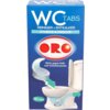 Niebieskie opakowanie produktu z napisem "WC TABS REINIGER + ENTKALKER HYGIENE & FRISCHE" oraz logo "ORO" w czerwonym kolorze. Na opakowaniu znajduje się ilustracja toalety z kostką czyszczącą oraz napis "Wirkt gegen Kalk- und Urinsteinansatz", a w dolnej