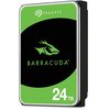 Na zdjęciu znajduje się dysk twardy z zieloną etykietą, na której widnieje logo "SEAGATE" oraz napis "BARRACUDA" z symbolem ryby. W dolnej części etykiety znajduje się oznaczenie pojemności "24TB".