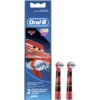 Opakowanie produktu Oral-B z dwiema wymiennymi końcówkami szczoteczki do zębów dla dzieci, ozdobione grafiką z filmu "Auta" oraz napisem "KIDS 3+ YEARS/POWYŻEJ 3 LAT". Na opakowaniu widnieje logo Oral-B oraz tekst: "EXTRA SOFT/ULTRA MIĘKKIE WŁÓKNA", "THOR