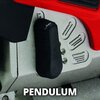 Zbliżenie na fragment wyrzynarki z widocznym czarnym przełącznikiem na tle szarej obudowy z czerwonym akcentem. Na dole zdjęcia znajduje się napis "PENDULUM".