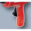 Czerwony pistolet do kleju z widocznym logo "Einhell" na boku, posiada przezroczyste okienko na górze. Na zdjęciu znajdują się również dwie pomarańczowe strzałki wskazujące kierunek wkładania kleju i naciskania spustu.