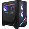 Czarny komputer stacjonarny z przezroczystym panelem bocznym, przez który widać podświetlone na kolorowo wentylatory i komponenty. Na obudowie widoczne są napisy: "GEFORCE RTX", "msi", "INFINITE", "MPG", oraz logo producenta.