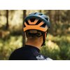 Kask rowerowy LAZER Cerro KinetiCore Niebiesko-pomarańczowy MTB (rozmiar M) Technologie System Advanced TurnSys