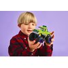 Na zdjęciu widoczny jest zestaw klocków LEGO przedstawiający zielony monster truck z dużymi, czarnymi oponami i fioletowymi felgami. Na boku pojazdu znajduje się napis "HULK SMASH", a w tle jest jednolite, fioletowe tło.
