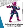 Na zdjęciu znajduje się kolorowa figurka z klocków, przedstawiająca postać w różowo-niebieskim stroju, trzymająca mniejszą figurkę. Obok widnieje napis: "11 in. (28 cm)" oraz "Ruchoma figurka Galactusa ma 28 cm wysokości".