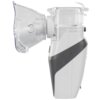 Przedstawiony jest biało-szary inhalator z przezroczystą maską i widocznymi oznaczeniami poziomu płynu na zbiorniku. Produkt ma ergonomiczny kształt z ciemnoszarymi elementami na obudowie.