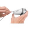 Na zdjęciu widoczny jest biały inhalator trzymany w dłoniach, do którego podłączany jest kabel. Na urządzeniu znajduje się przycisk z napisem "PUSH".