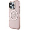 Przezroczysto-różowe etui na telefon z widocznym logo "GUESS" umieszczonym w centralnej części, otoczone okręgiem. Etui posiada wycięcia na aparat i przyciski, a jego krawędzie są lekko zaokrąglone.