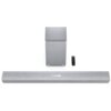 Na zdjęciu znajduje się srebrny soundbar z widocznym napisem "SHARP" oraz bezprzewodowy subwoofer i pilot. Produkty są ustawione na białym tle.