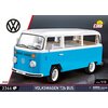 Model plastikowych klocków przedstawia niebiesko-biały autobus Volkswagen T2b z widocznymi szczegółami, takimi jak reflektory, zderzaki i logo VW. Na zdjęciu znajdują się napisy: "24362", "VOLKSWAGEN T2b BUS", "SCALE 1:12", "WARNING: CHOKING HAZARD", oraz