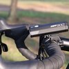 Zestaw lampek rowerowych CATEYE AMPP 900 HL-EL089RC + TL-LD810 VIZ300 Tryby pracy Niskiej intensywności