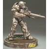 Figurka DARK HORSE Fallout Statue Maximus Zawartość zestawu Podstawka