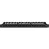 Czarny patch panel z 24 portami oznaczonymi numerami od 1 do 24, z białymi elementami na górze. Po lewej stronie widoczne jest logo "Lanberg", a po prawej oznaczenie "Cat 6".
