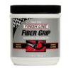 Biały pojemnik z czarną pokrywką zawiera żel montażowy "FINISH LINE Fiber Grip" o wadze 450 g. Na etykiecie widnieje napis "Fiber Grip Carbon Fiber Assembly Gel", a także grafika przedstawiająca rower oraz napisy "CREATES FRICTION" i "REDUCES SLIPPAGE".