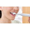 Oryginalne końcówki Philips Sonicare W2 HX6062/87 Średnio miękkie włókna (2 szt.) (Wybielające) Zalety Usuwanie płytki bakteryjnej