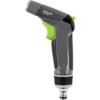 Na zdjęciu znajduje się pistolet zraszający w odcieniach szarości i zieleni, z widocznym napisem "STALCO GARDEN" na górnej części. Produkt ma ergonomiczny uchwyt i metalowe złącze na dole.