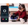 Na zdjęciu widoczny jest inteligentny robot ENABOT Ebo X w kolorze białym, z kamerą na górze, obok którego siedzi dziecko. Obok robota znajduje się ekran telefonu z napisem "Robot connection invitation" oraz dymek z tekstem "EBO EBO, call Daddy!".