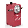Czerwony generator dymu z widocznym manometrem oznaczonym "1/2PSIG" oraz napisem "ANCEL S100 Smoke Machine Leak Detector" i ikonami przedstawiającymi różne zastosowania. Urządzenie ma metalowe złącze i czarny pokrętło na górze.