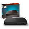Czarna centralka z napisem "hue" na górze i "PHILIPS" z przodu, obok niej znajduje się pudełko z grafiką urządzenia oraz napisami "PHILIPS", "hue", "Play", "HDMI sync box 8K".