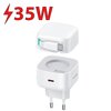 Biała ładowarka sieciowa z widocznym portem USB-C i wtyczką, obok której znajduje się zwinięty kabel. Na zdjęciu widoczny jest czerwony napis "35W" z symbolem błyskawicy oraz logo "USAMS".
