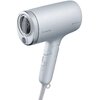 Na zdjęciu widoczna jest suszarka do włosów w kolorze srebrnym z napisem "Panasonic" na obudowie. Urządzenie ma ergonomiczny uchwyt z przyciskiem regulacji oraz spiralny przewód zasilający.