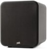 Czarny subwoofer o prostokątnym kształcie z zaokrąglonymi krawędziami, z przodu pokryty materiałową siatką. Na dole widoczne jest białe logo "polk".