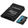 Na zdjęciu znajduje się czarny adapter microSD z białym napisem "Kingston Technology Lock microSD Adapter" oraz karta pamięci microSD z niebiesko-czarną etykietą, na której widnieje napis "Kingston Canvas Go! Plus 256GB".