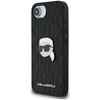 Czarne etui na telefon z wytłoczonym wzorem monogramu oraz przypinką w kształcie głowy z okularami przeciwsłonecznymi. Na dole etui widnieje biały napis "KARL LAGERFELD".