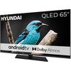 Na zdjęciu widoczny jest telewizor z wyświetlonym obrazem niebieskiego ptaka na gałęzi, z napisami: "HYUNDAI", "QLED 65"", "android tv", "Dolby Atmos".