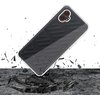Przezroczyste etui na telefon unosi się nad powierzchnią, z której unoszą się fragmenty gruzu. Etui ma czarny, teksturowany tył z widocznymi otworami na aparat.