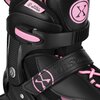 Czarno-różowe łyżworolki z widocznym logo "NILS EXTREME" oraz symbolem "2-IN-1 SKATES". Na zapięciu znajduje się różowy element, a sznurowadła są również różowe.