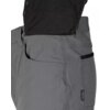 Szare spodnie robocze z widocznymi kieszeniami i czarnym wzmocnieniem na kolanach. Na spodniach znajduje się mała metka z napisem "CORDURA BRAND FABRIC".