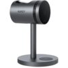Szara ładowarka indukcyjna AUKEY LC-MC311A 3w1 Pro 15W z chłodzeniem, posiada cylindryczny kształt z logo "AUKEY" na boku. Podstawa jest okrągła z widocznym symbolem błyskawicy.