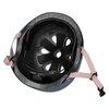 Kask rowerowy w kolorze szarym z widocznym wnętrzem, które posiada wyściółkę z otworami wentylacyjnymi. Kask wyposażony jest w różowe paski z czarną klamrą do zapięcia.
