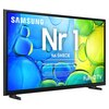 Telewizor z kolorowym ekranem wyświetla napis: "SAMSUNG Nr 1 NA ŚWIECIE, Najczęściej kupowane telewizory od 14 lat, Full HD TV". W tle widoczne są abstrakcyjne, kolorowe kształty w odcieniach niebieskiego, zielonego i żółtego.