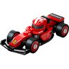 Czerwony model bolidu F1 z klocków LEGO, z widocznym logo Ferrari na przodzie oraz napisem "Ferrari" na tylnym skrzydle. Bolid ma czarne koła z czerwonymi akcentami i białe paski na kasku kierowcy.