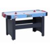 Stół do cymbergaja z niebieskim blatem ozdobionym grafiką hokeisty i napisem "AIR HOCKEY", posiada czerwone elementy do gry oraz czarne nogi. Na bokach stołu widoczne są uchwyty na krążki.