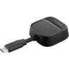 Czarny transmiter z logo "ViewSonic" na górnej powierzchni, z podłączonym kablem USB-C. Urządzenie ma zaokrąglone krawędzie i teksturowaną powierzchnię.