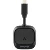 Na zdjęciu znajduje się czarny transmiter z kablem zakończonym wtyczką USB-C. Na obudowie widoczne jest logo "ViewSonic" oraz symbol trójkąta.