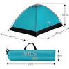 Niebieski namiot z logo "NILS CAMP" ma wymiary 205 cm na 150 cm na 105 cm. Obok znajduje się pokrowiec o wymiarach 67 cm na 18 cm z napisem "NILS CAMP".