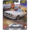 Opakowanie przedstawia model samochodu '91 BMW M5 w białym kolorze, umieszczony w przezroczystym plastikowym etui. Na górze widnieje logo "Hot Wheels Boulevard" oraz napis "COMING SOON BIENTÔT À L'AFFICHE", a na dole znajduje się napis "'91 BMW M5" oraz n