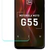 Na zdjęciu widoczny jest telefon z wyświetlaczem, na którym znajduje się napis "MOTOROLA MOTO G55" oraz logo "3mk" w górnej części ekranu. Obok telefonu umieszczone jest przezroczyste szkło ochronne, które jest lekko przesunięte względem ekranu.