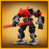Na zdjęciu znajduje się model LEGO przedstawiający mecha z czerwonymi i czarnymi elementami oraz czerwonym mieczem świetlnym. Tło jest jednolite, w odcieniu jasnego brązu, a całość otoczona jest pomarańczową ramką.