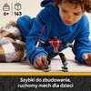 Na zdjęciu widoczny jest zestaw LEGO przedstawiający mecha z czerwonymi i czarnymi elementami oraz mieczem świetlnym. W dolnej części zdjęcia znajduje się tekst: "Szybki do zbudowania, ruchomy mech dla dzieci", a obok ikony oznaczające wiek 6+ i liczbę el