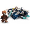 Zestaw LEGO przedstawia mikromyśliwiec z serii Star Wars, zbudowany z klocków w kolorach niebieskim, szarym i białym, z przezroczystymi elementami imitującymi silniki. Obok znajduje się figurka postaci z brązowym strojem i niebieskim mieczem świetlnym.