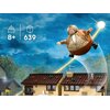 Na zdjęciu znajduje się zestaw klocków LEGO przedstawiający scenę z serii Harry Potter, z unoszącą się postacią nad budynkami. W lewym górnym rogu widnieje tekst: "8+" oraz "639".